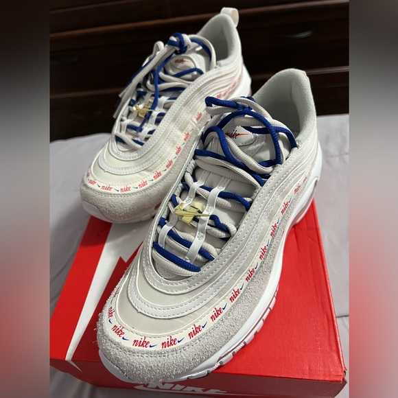 W AIR MAX 97 SE
LIGHT BONE/UNIVERSITY RED
OS CLAIR/UNIVERSITE ROUGE - Picture 5 of 9